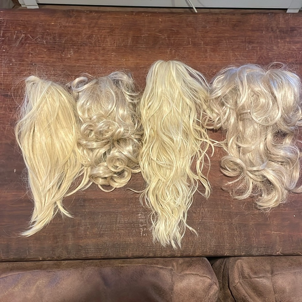 Clip in hair pieces blonde